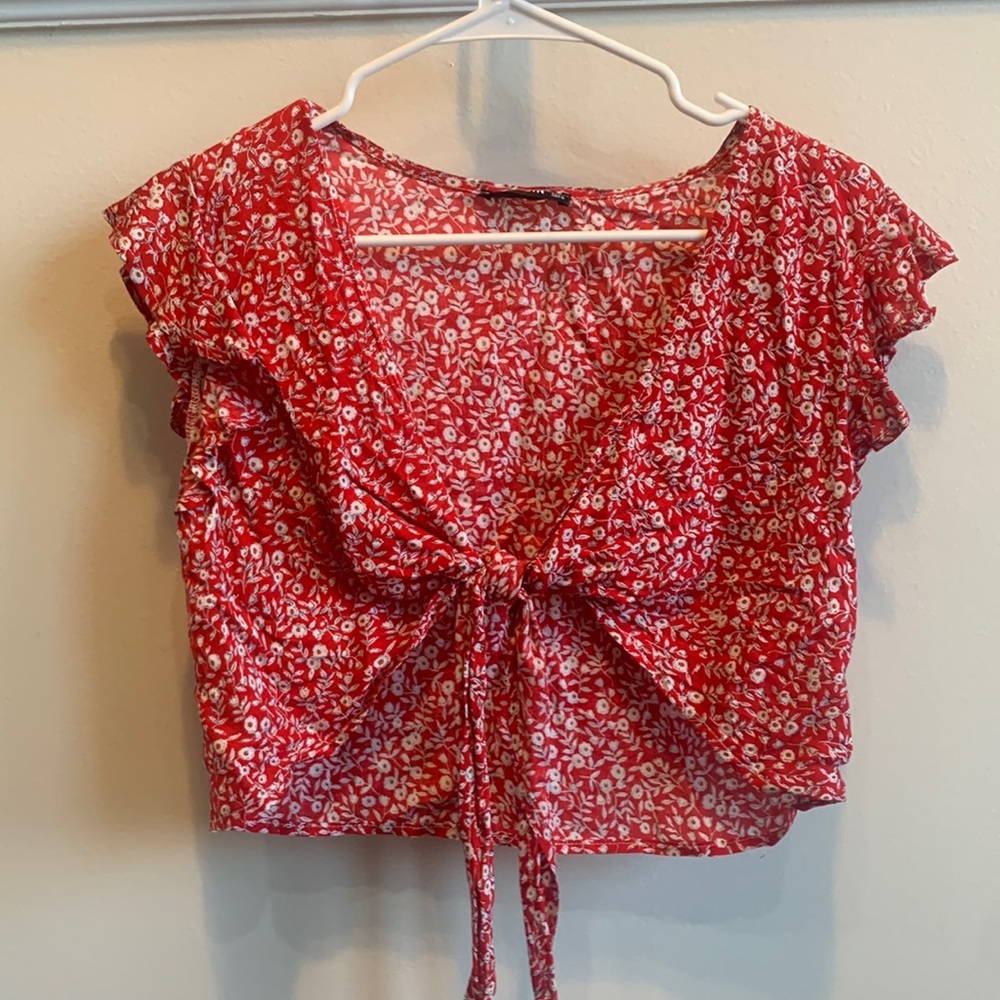 Cropped short sleeve front tie blouse
